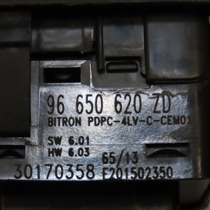 Commande lève-glace porte avant gauche occasion PEUGEOT 5008 I Phase 1 11-2009->12-2013 1.6 HDI 112ch 6490X5 5