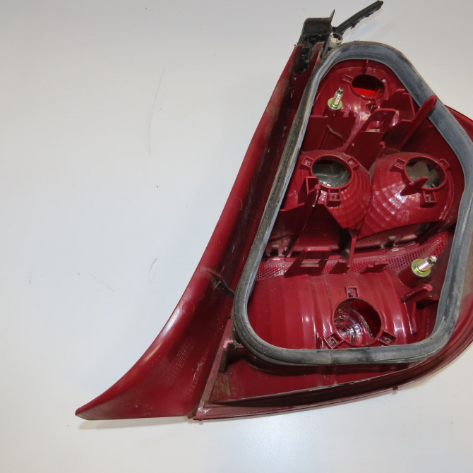 Feu arrière gauche occasion CITROEN C5 I Phase 1 03-2001->09-2004 2.0i 6350N8 2