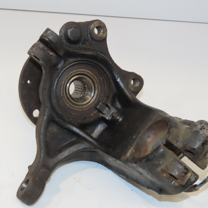 Moyeu avd occasion PEUGEOT 207 Phase 1 04-2006->06-2013 1.4 VTI 16v 95ch 330776 2