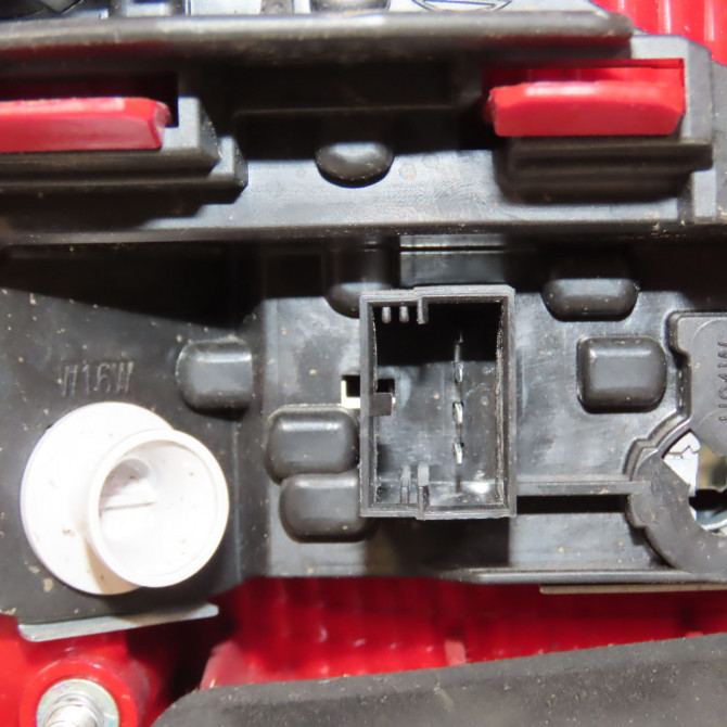 Feu arrière intérieur droit occasion VOLKSWAGEN TOURAN II Phase 1 09-2010->12-2015 2.0 TDI 140ch 1T0945094A 3