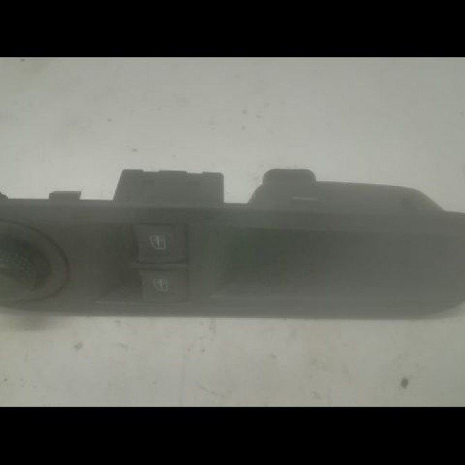 Commande lève-glace porte avant gauche occasion RENAULT TWINGO III Phase 1 06-2014->... 1.0 SCE 12v 70ch 254110431R 1