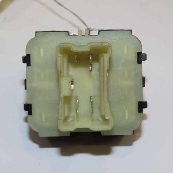 Commande lève-glace porte avant gauche occasion RENAULT TWINGO III Phase 1 06-2014->... 0.9 TCE 12v 90ch 2