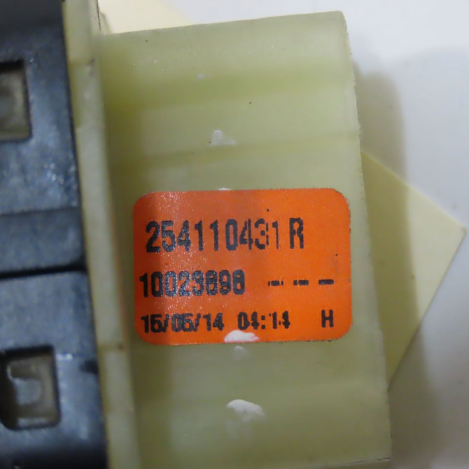 Commande lève-glace porte avant gauche occasion RENAULT TWINGO III Phase 1 06-2014->... 0.9 TCE 12v 90ch 3