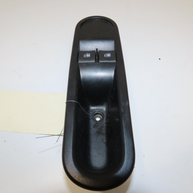 Commande lève-glace porte avant gauche occasion RENAULT TWINGO III Phase 1 06-2014->... 1.0 SCE 12v 70ch 1