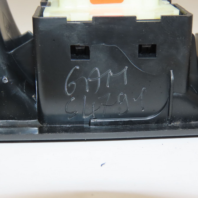 Commande lève-glace porte avant gauche occasion RENAULT TWINGO III Phase 1 06-2014->... 1.0 SCE 12v 70ch 4