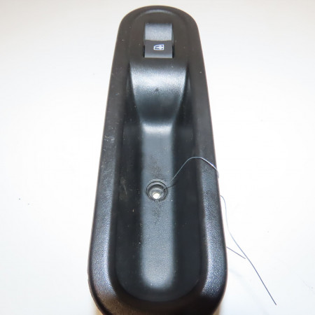 Commande lève-glace porte avant droite occasion RENAULT TWINGO III Phase 1 06-2014->... 1.0 SCE 12v 70ch