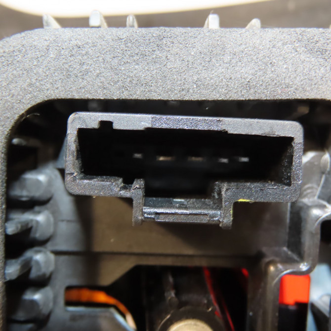 Feu arrière gauche occasion RENAULT TWINGO III Phase 1 06-2014->... 1.0 SCE 12v 70ch 265555949R 3