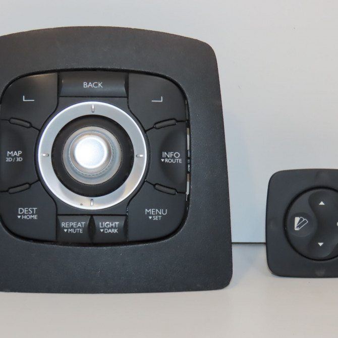 Commande autoradio occasion RENAULT SCENIC III Phase 2 12-2011->03-2013 1.6 DCI 130ch 1