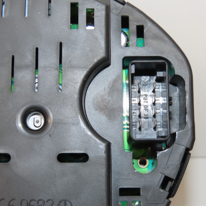 Compteur occasion VOLKSWAGEN POLO IV Phase 1 01-2002->05-2005 1.2 65ch 6Q0920820NX00E 4