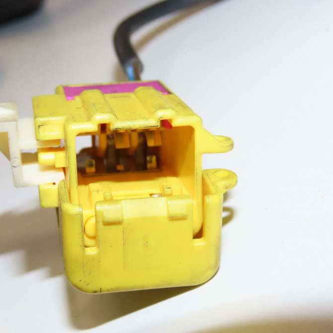 Ceinture avant gauche occasion VOLKSWAGEN POLO IV Phase 1 01-2002->05-2005 1.2 65ch 6Q3857705JRAA 4