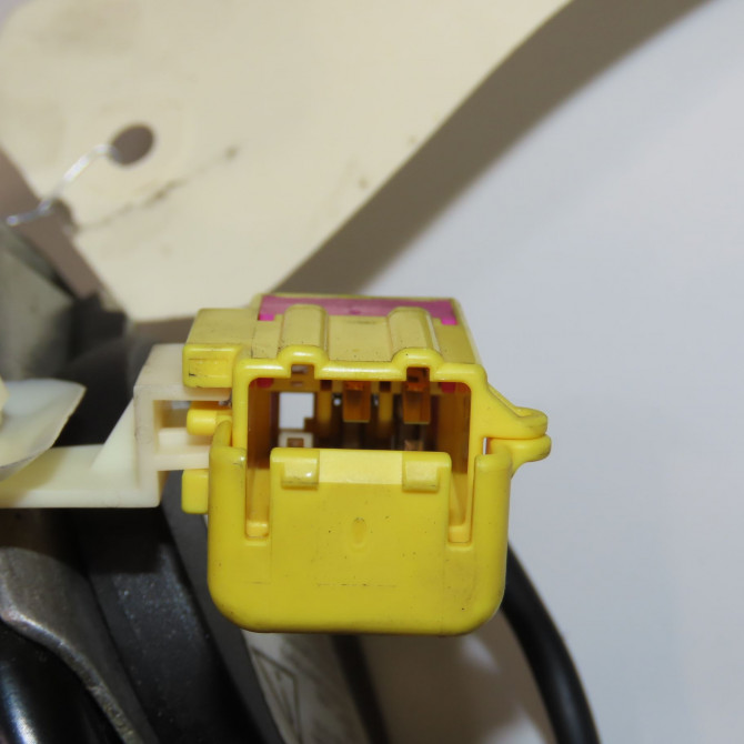 Ceinture avant droite occasion VOLKSWAGEN POLO IV Phase 1 01-2002->05-2005 1.2 65ch 6Q3857706JRAA 4