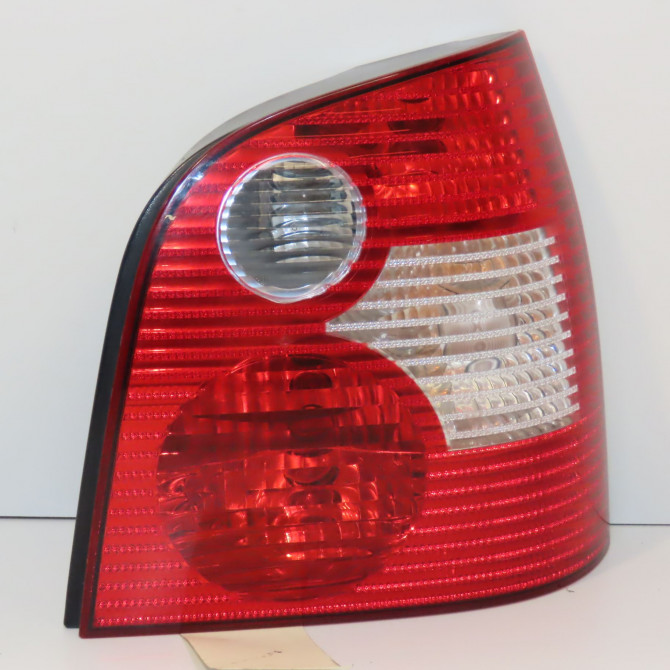 Feu arrière droit occasion VOLKSWAGEN POLO IV Phase 1 01-2002->05-2005 1.2 65ch 6Q6945096G 1