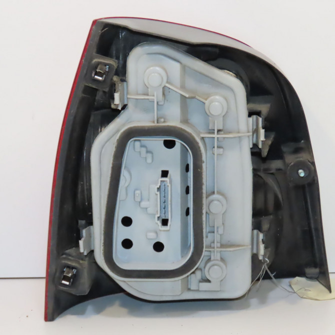 Feu arrière droit occasion VOLKSWAGEN POLO IV Phase 1 01-2002->05-2005 1.2 65ch 6Q6945096G 2