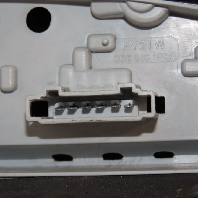 Feu arrière droit occasion VOLKSWAGEN POLO IV Phase 1 01-2002->05-2005 1.2 65ch 6Q6945096G 3