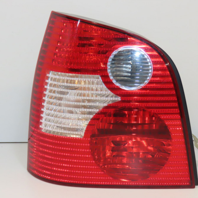 Feu arrière gauche occasion VOLKSWAGEN POLO IV Phase 1 01-2002->05-2005 1.2 65ch 6Q6945095G 1