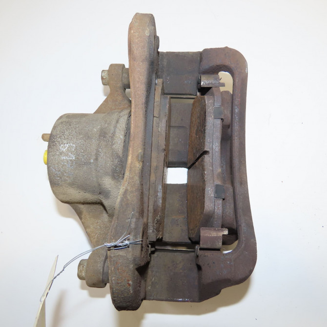 Etrier de frein avant gauche occasion  581802YA50 2
