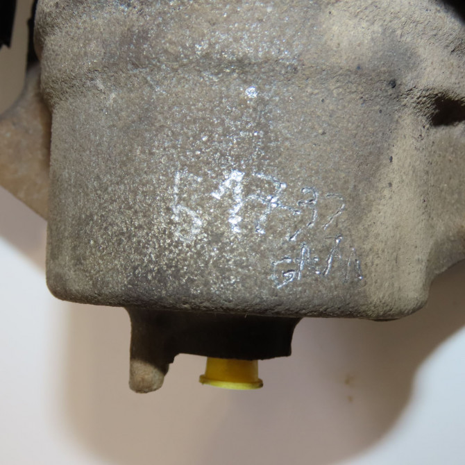 Etrier de frein avant gauche occasion  581802YA50 3