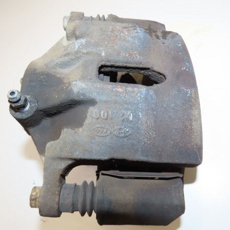 Etrier de frein avant droit occasion  581902YA50