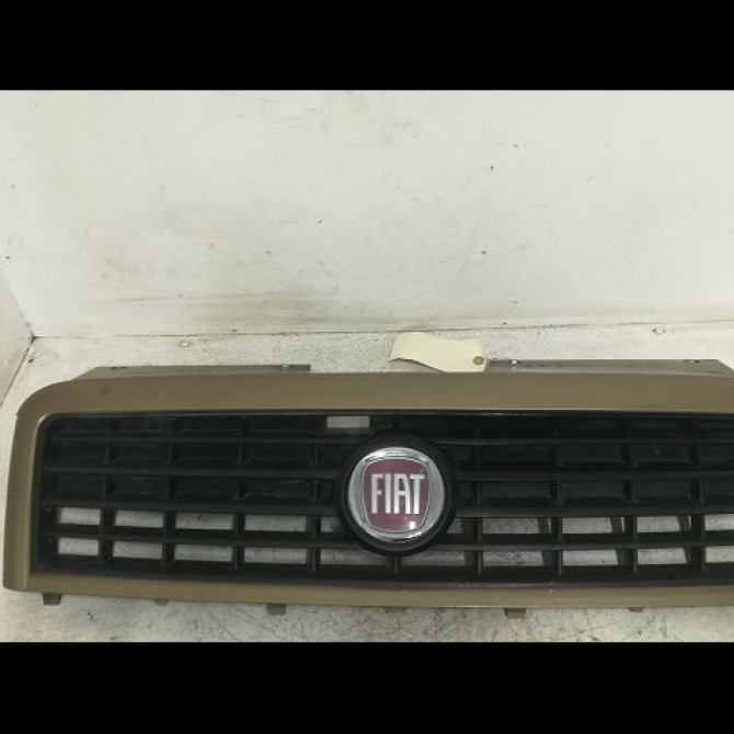 Calandre occasion FIAT DOBLO I Phase 2 01-2006->12-2009 1.9 DT Multijet 105CH 735418096 1