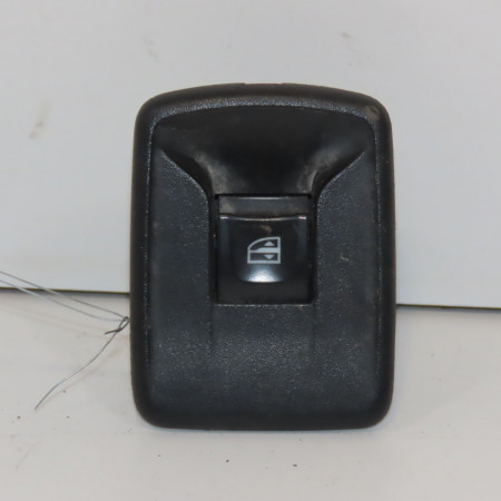 <span class="tt">Commande lève-glace porte avant droite occasion  </span><span class="designation"> </span>