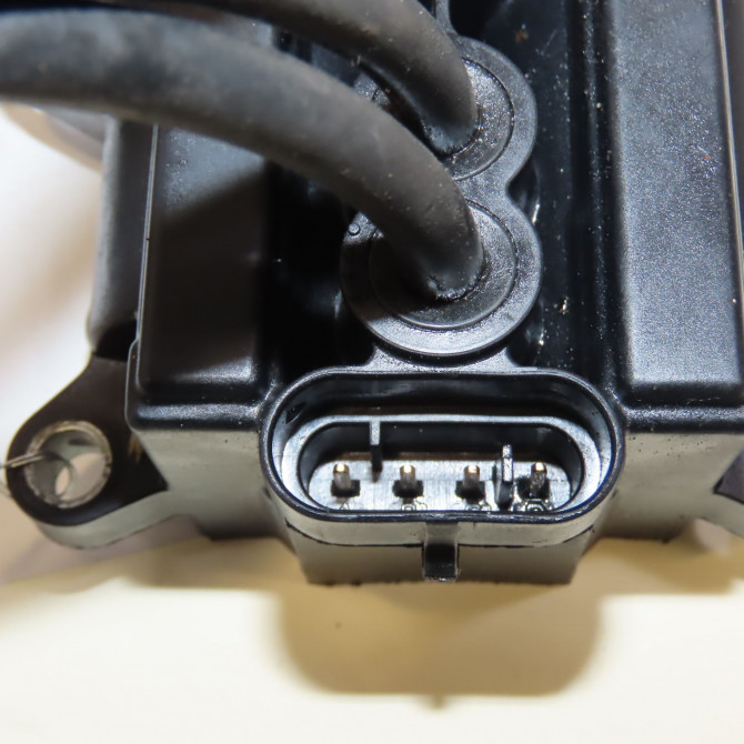 Bobine allumage occasion RENAULT CLIO II Phase 2 06-2001->07-2006 1.2 16v 8200084401 4