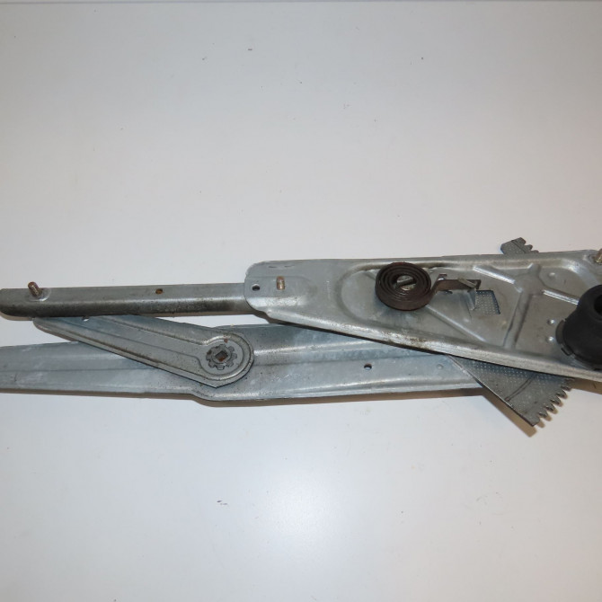 Mécanisme lève-glace avant droit occasion RENAULT TWINGO I Phase 1 04-1993->08-1998 1.2i 55ch 7700818266 1
