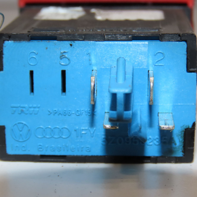 Bouton de warning occasion VOLKSWAGEN FOX Phase 1 06-2005->09-2011 1.2 6v 55ch 5Z0953235A1NN 3