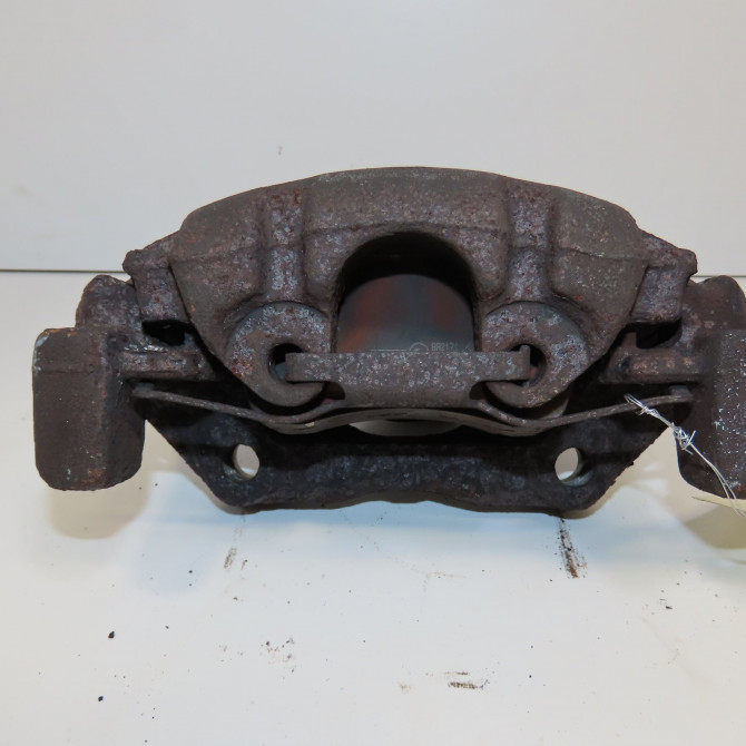 Etrier de frein avant droit occasion VOLKSWAGEN TRANSPORTER IV Phase 2 03-1996->06-2003 2.5 TDI 102ch 7D0615124 3