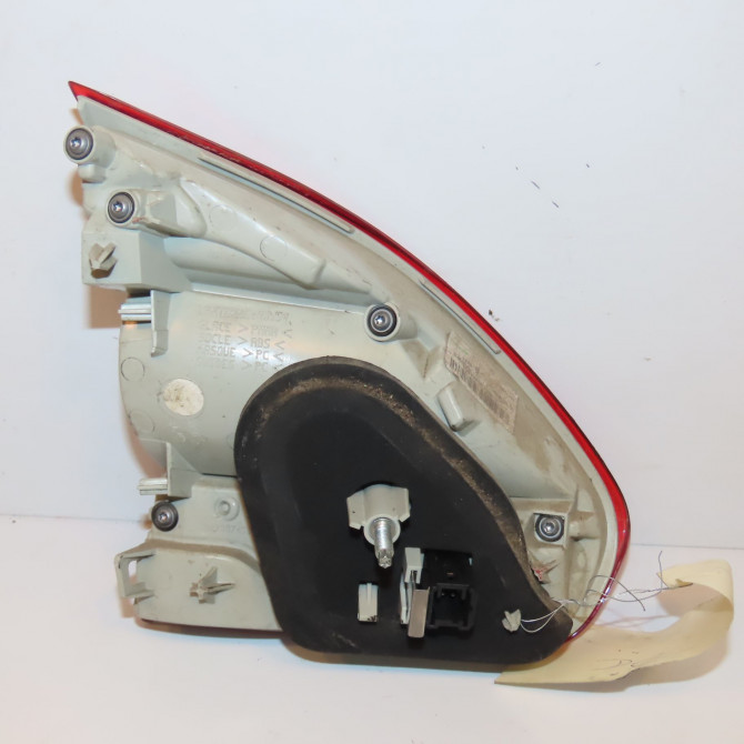 Feu arrière intérieur droit occasion PEUGEOT 2008 Phase 1 01-2013->... 1.2i PURETECH 110ch 9678074580 2