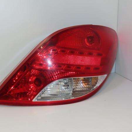 <span class="tt">Feu arrière droit occasion  </span><span class="designation"> </span>