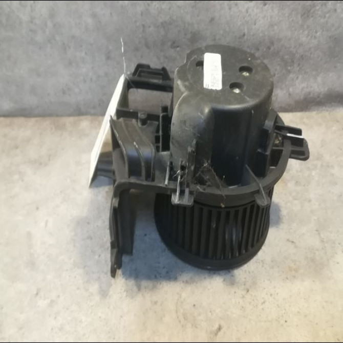 Ventilateur de chauffage occasion RENAULT CLIO II Phase 2 06-2001->07-2006 1.4i 16v 7701057683 1