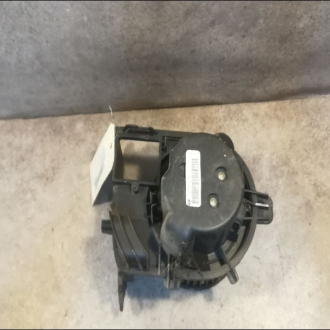 Ventilateur de chauffage occasion RENAULT CLIO II Phase 2 06-2001->07-2006 1.4i 16v 7701057683 2