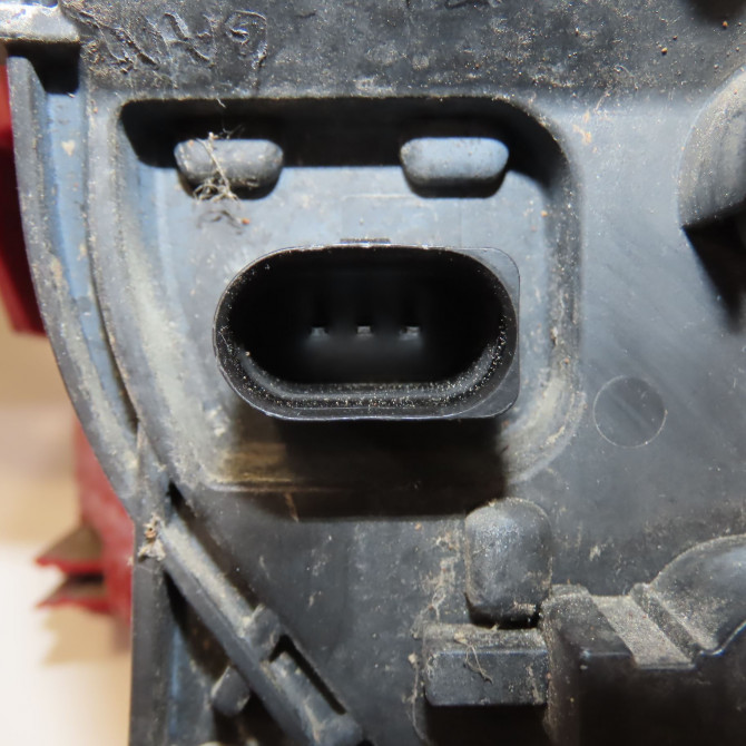 Feu arrière gauche occasion VOLKSWAGEN TOURAN II Phase 1 09-2010->12-2015 2.0 TDI 140ch 1T0945095R 4