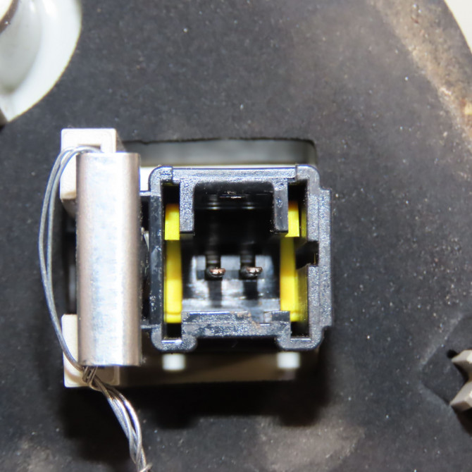 Feu arrière intérieur droit occasion PEUGEOT 2008 Phase 1 01-2013->... 1.2i PURETECH 110ch 9678074580 3