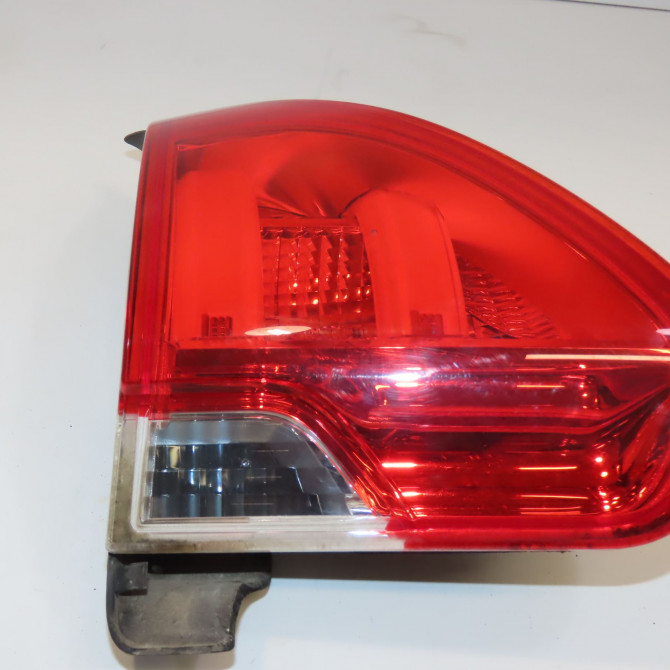 Feu arrière interieur gauche occasion PEUGEOT 2008 Phase 1 01-2013->... 1.2i PURETECH 110ch 9678074480 1