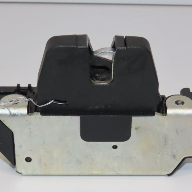 Serrure hayon occasion PEUGEOT 2008 Phase 1 01-2013->... 1.2i PURETECH 110ch 8719F8 1