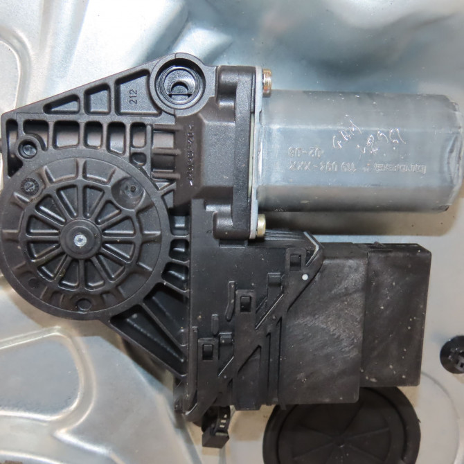 Mecanisme+moteur leve-glace ard occasion VOLKSWAGEN PASSAT IV Phase 2 10-2000->03-2005 1.9 TDI 100ch 3B5839462A 3