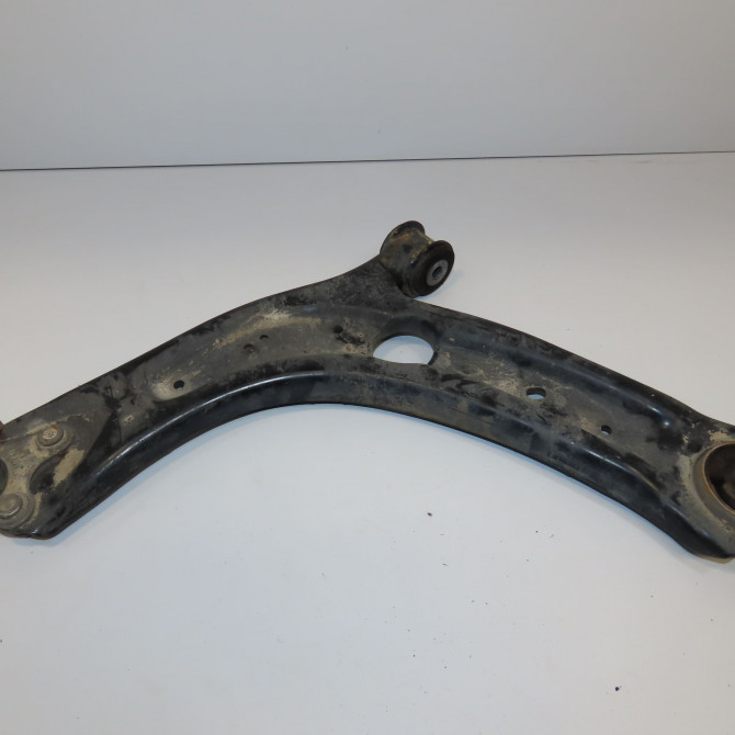 Triangle inf avg occasion SEAT ATECA Phase 1 06-2016->... 3Q0407151P 1