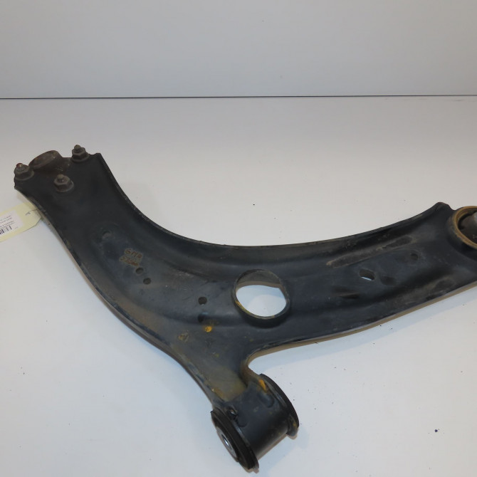 Triangle inf avg occasion SEAT ATECA Phase 1 06-2016->... 3Q0407151P 2