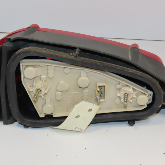 Feu arrière droit occasion PEUGEOT 106 Phase 1 09-1991->04-1996 1.1i 635184 2