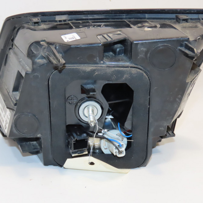 Feu arrière interieur gauche occasion PEUGEOT 3008 II Phase 1 04-1995->04-1999 1.2i 130ch 9810477880 2