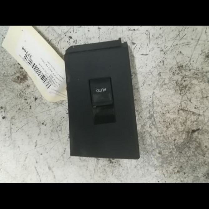 Commande leve-glace porte arrière droite occasion TOYOTA AURIS II Phase 2 06-2015->... 1.8i 136ch 8481002140 1