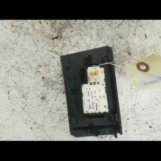 Commande leve-glace porte arrière droite occasion TOYOTA AURIS II Phase 2 06-2015->... 1.8i 136ch 8481002140 2