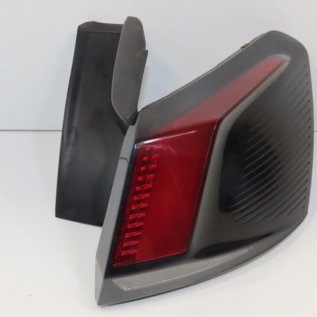 Feu arrière droit occasion PEUGEOT 3008 II Phase 1 04-1995->04-1999 1.2i 130ch 9810477080