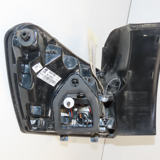 Feu arrière droit occasion PEUGEOT 3008 II Phase 1 04-1995->04-1999 1.2i 130ch 9810477080 2