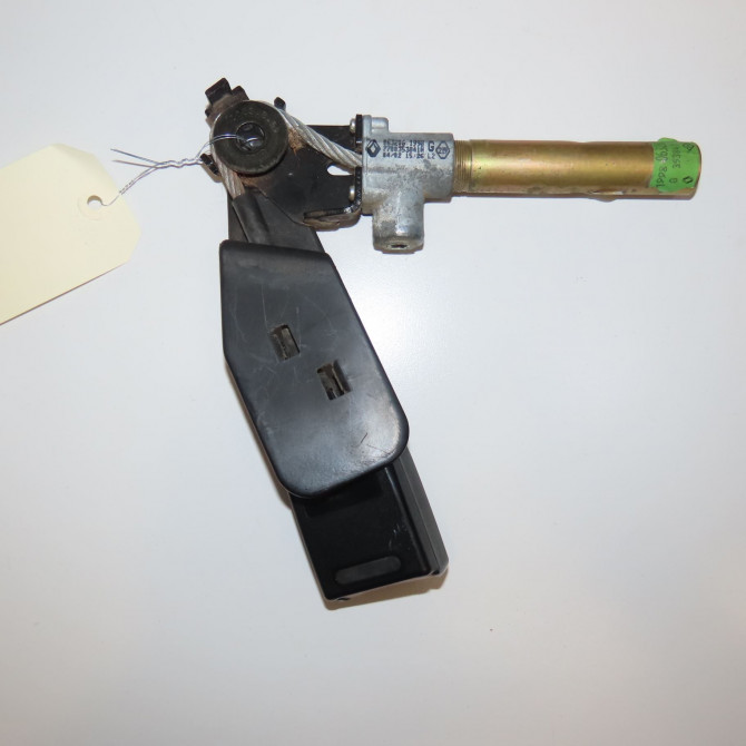 Ancrage ceinture avant gauche occasion RENAULT KANGOO I Phase 1 09-1997->06-2003 1.9 D 65ch 8200681032 2