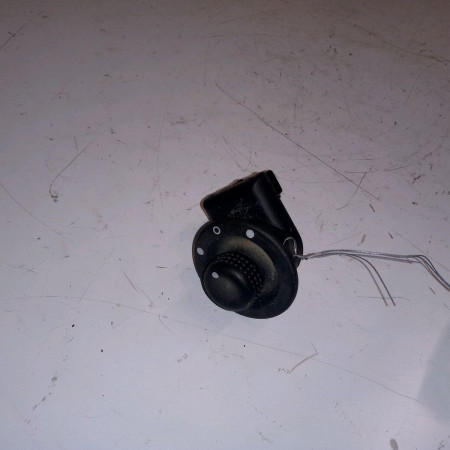 Commande rétroviseurs extérieures électriques occasion RENAULT TWINGO III Phase 1 06-2014->... 0.9 TCE 12v 90ch 255704649R