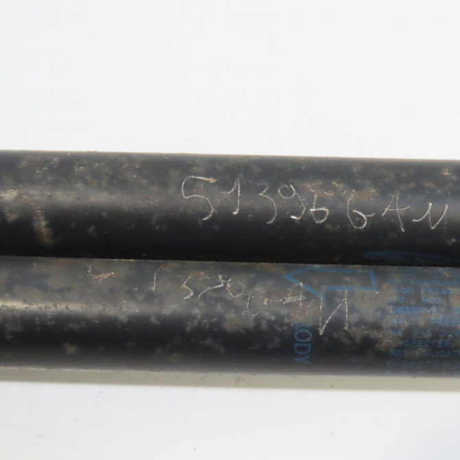 Verin droit coffre arrière occasion JAGUAR XJ III C2C38869 2