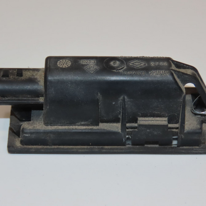 Eclaireur plaque de police d occasion RENAULT CLIO III Phase 2 03-2009->12-2014 1.2i 16v 75ch 8200480127 2