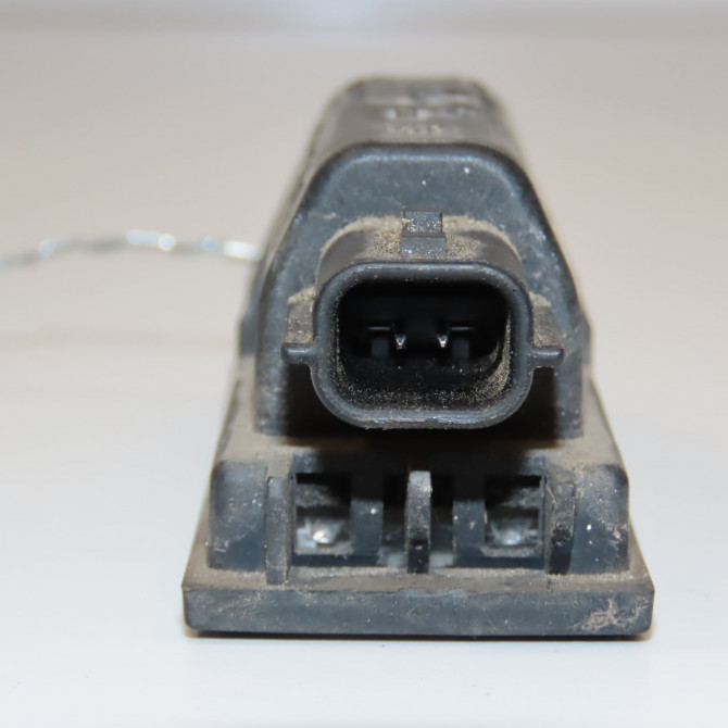 Eclaireur plaque de police d occasion RENAULT CLIO III Phase 2 03-2009->12-2014 1.2i 16v 75ch 8200480127 3